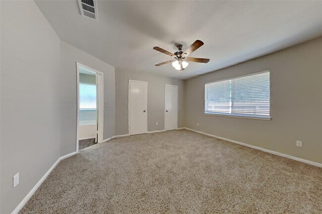 Building Photo - 2403 Pine Cone Dr