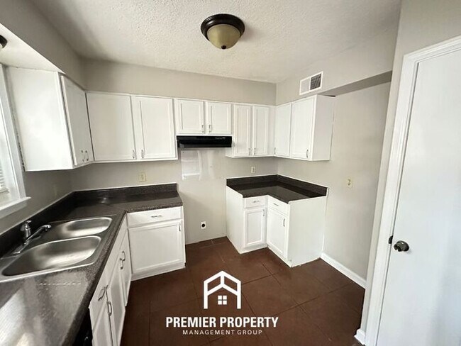 Building Photo - 4440 Castle Heights Dr