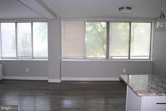 Building Photo - 6621 Wakefield Dr