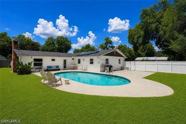 Building Photo - 655 Pointview Rd