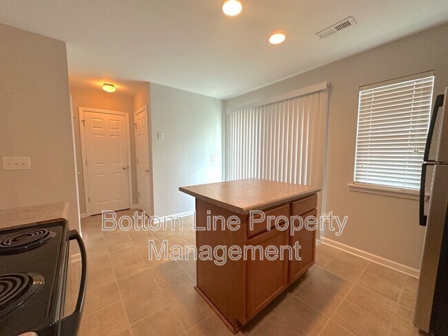 Building Photo - 11115 Derryrush Ave