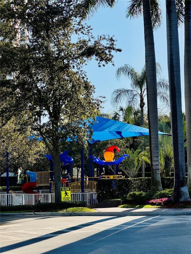 Building Photo - 3600 Mystic Pointe Dr