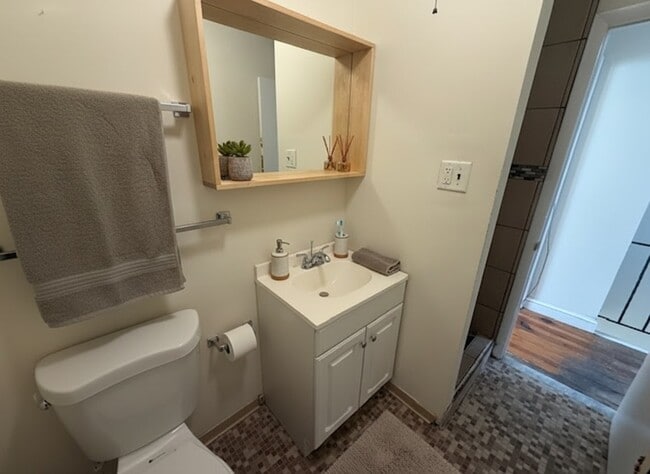 Building Photo - 1809 W Thompson St