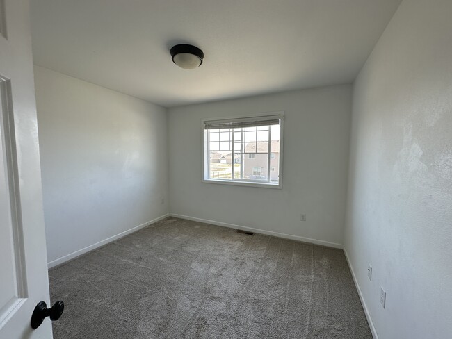 Building Photo - 745 Cathy Dr W