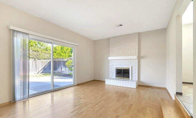 Building Photo - Charming Single-Family Home in Convenient San Jose Location!