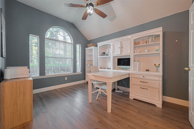 Building Photo - 119 Genesee Ridge Dr