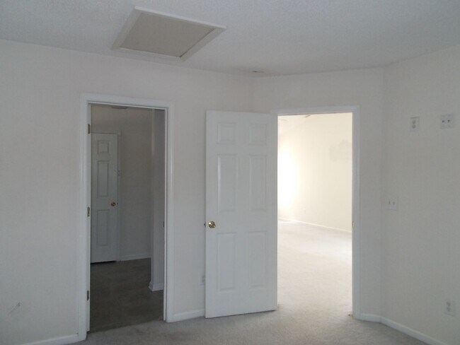 Building Photo - Charming Home in Forest Park