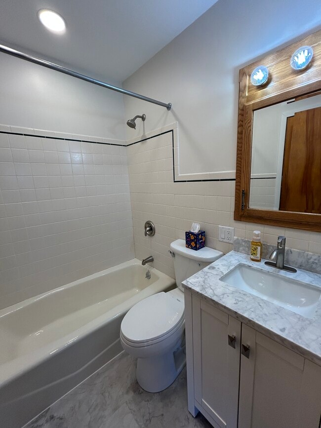 Building Photo - 1810 Logan St