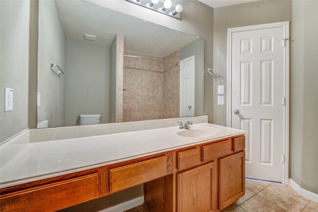 Building Photo - 8422 Sunset Loch Dr