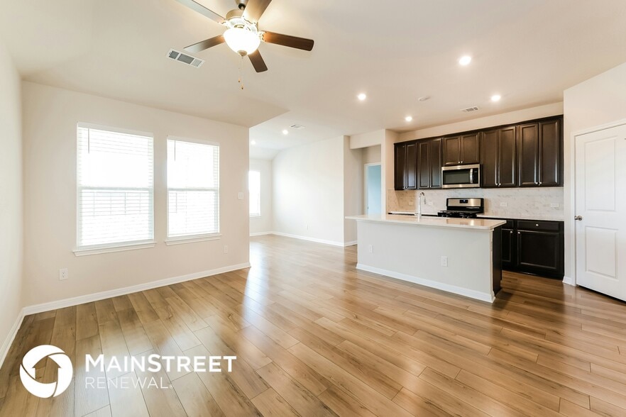 Building Photo - 1021 Round Bale Rd