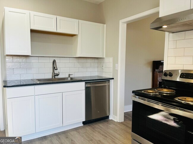 Building Photo - 608 Askew Ave