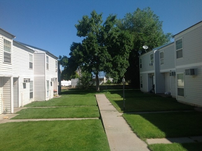 Primary Photo - Yellowstone Townhouse Apartments
