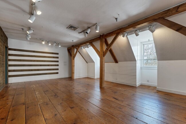 Building Photo - 312 Daniel Webster Hwy