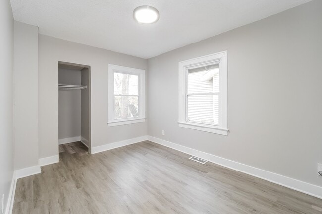 Building Photo - 5840 Park Ave
