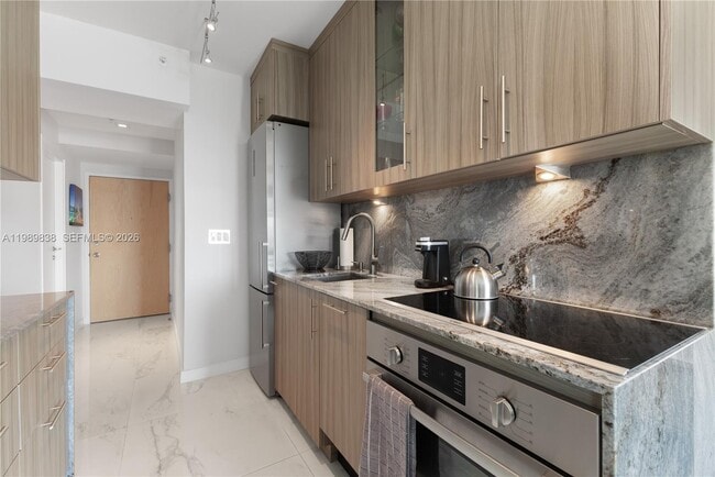 Building Photo - 1255 Collins Ave