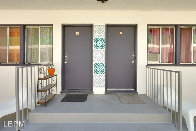 Building Photo - 4233-4239 Burns Ave