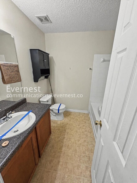 Building Photo - 7688 Creekside Ln