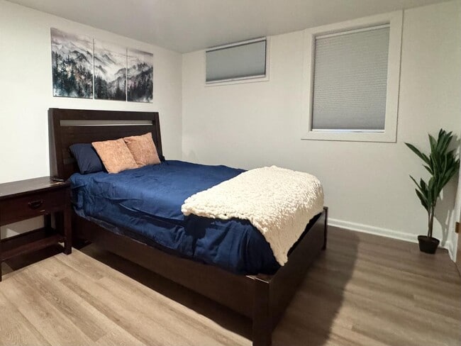 Building Photo - 1305 9th St W