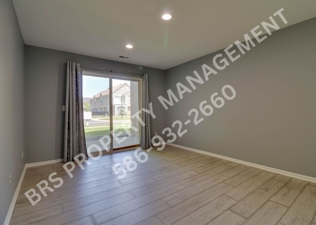 Building Photo - 2 Bedroom 2 Bathroom Condo in Sterling Heights