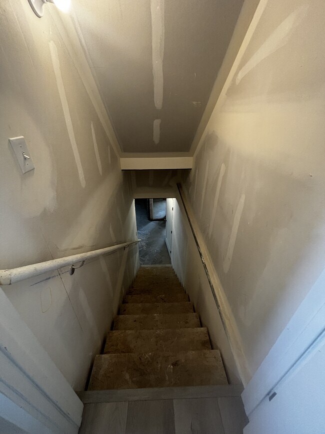 Building Photo - 1373 E Bell Buoy Way