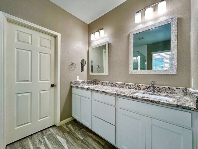 Building Photo - 13012 Kenswick Dr