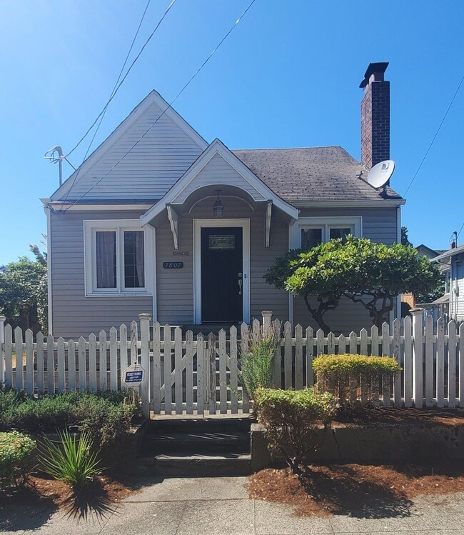 Primary Photo - Classic 4 Bedroom Tudor in Desirable Maple...