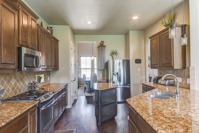 Building Photo - 308 Entrada Way