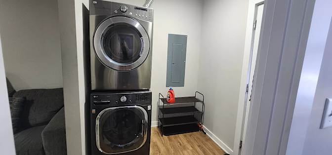 Building Photo - 432 Sanders St