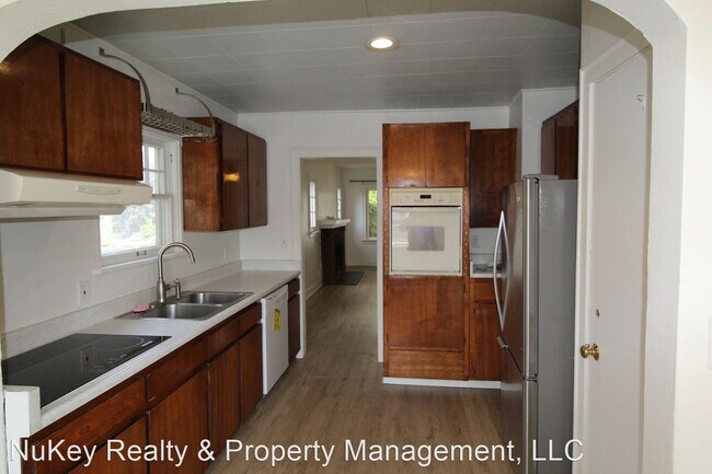 Building Photo - 2 br, 1 bath House - 2011 W. York Ave.