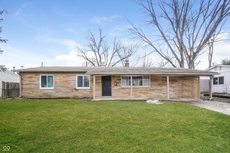 Building Photo - 19 Southlane Dr