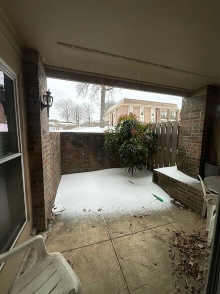 Building Photo - 1855 Poplar Woods Cir W