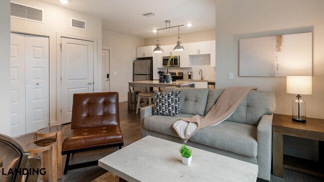 Building Photo - 5885 Lakehurst Dr