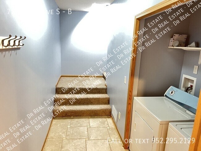 Building Photo - 717 Smith Ave S