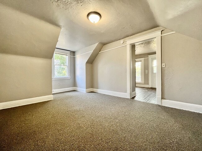 Building Photo - Five Bedroom Home in Muskegon