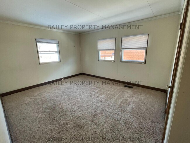 Building Photo - 1661 Richmond Dr