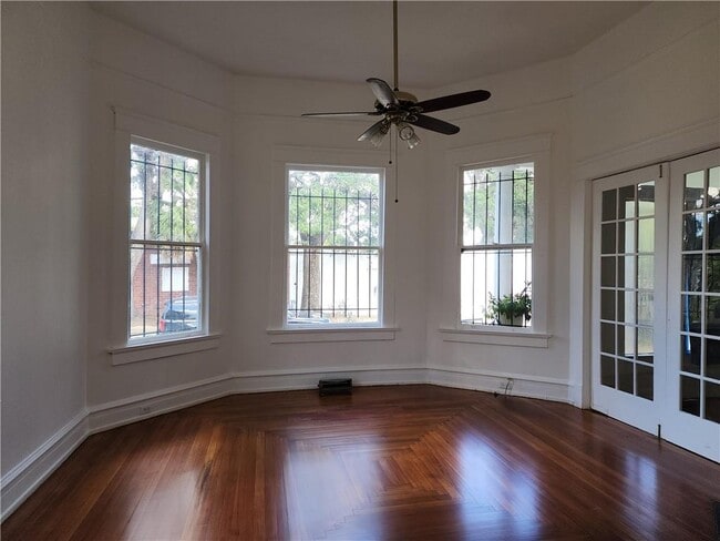Building Photo - 106 S Bayou St