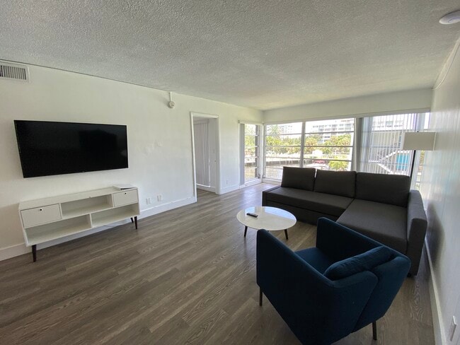 Building Photo - 601 N Rio Vista Blvd