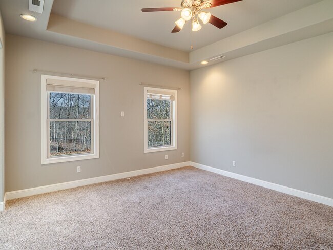 Building Photo - 13 Bobwith Ln