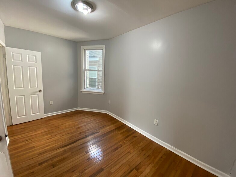 Building Photo - 168 Seymour Ave