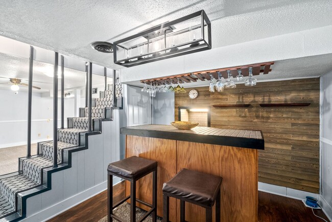 Building Photo - 233 Old Hopkinsville Hwy