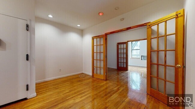 Building Photo - 96 3rd Ave