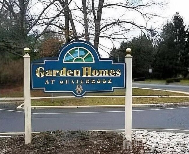 Building Photo - 90 Almond Dr