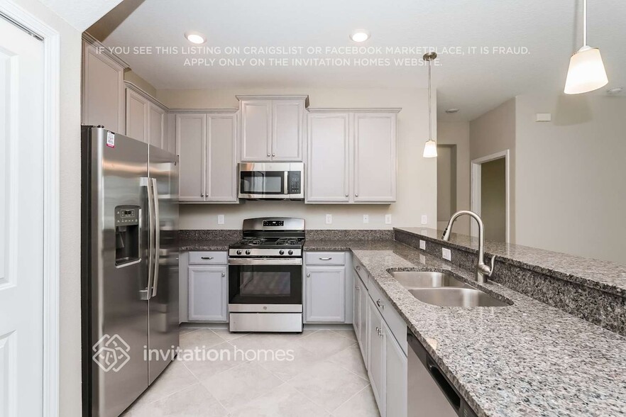 Building Photo - 2883 Coach Manors Way