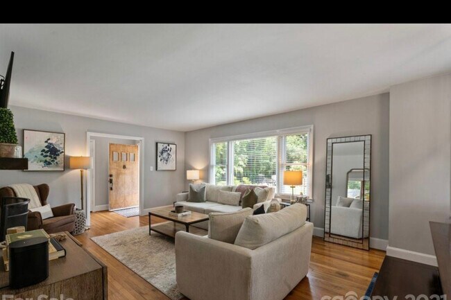 Building Photo - 4326 Castleton Rd