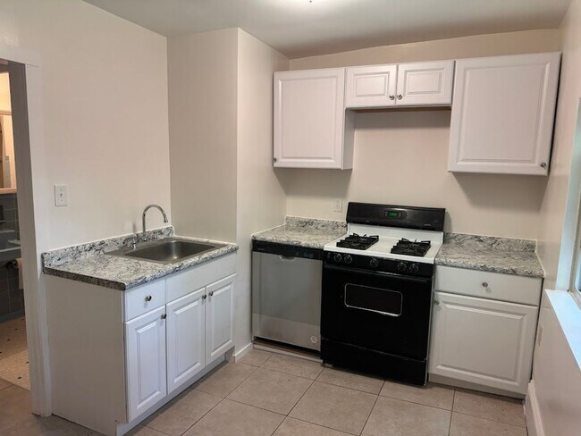 Building Photo - 5603 Fair Oaks St