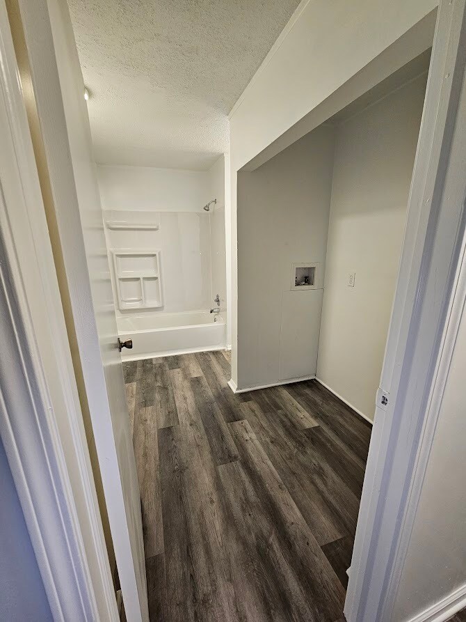 Building Photo - 9137 Hibben Ave