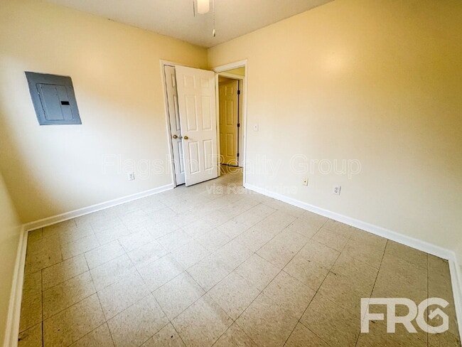 Building Photo - 3313 Parkway Ct