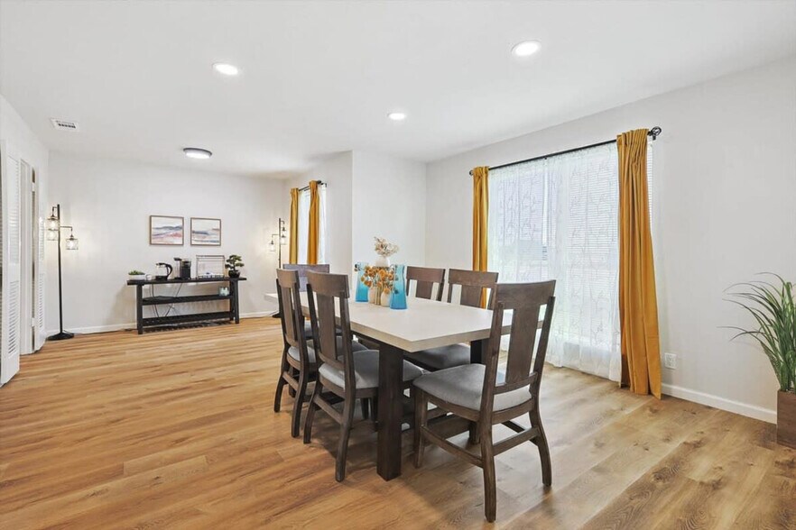 Building Photo - 405 Tate Cir