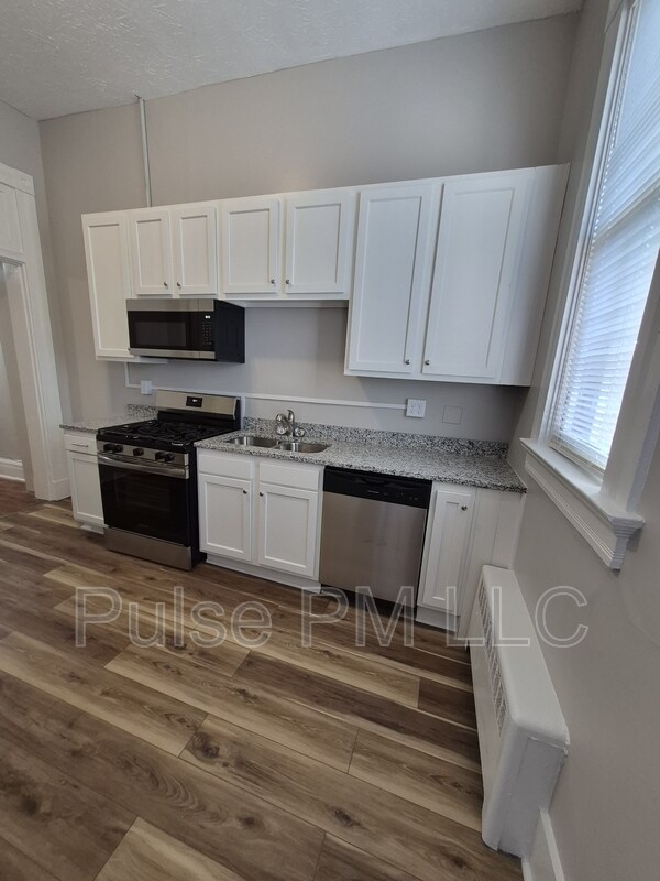 Building Photo - 638-640-640 6th Ave