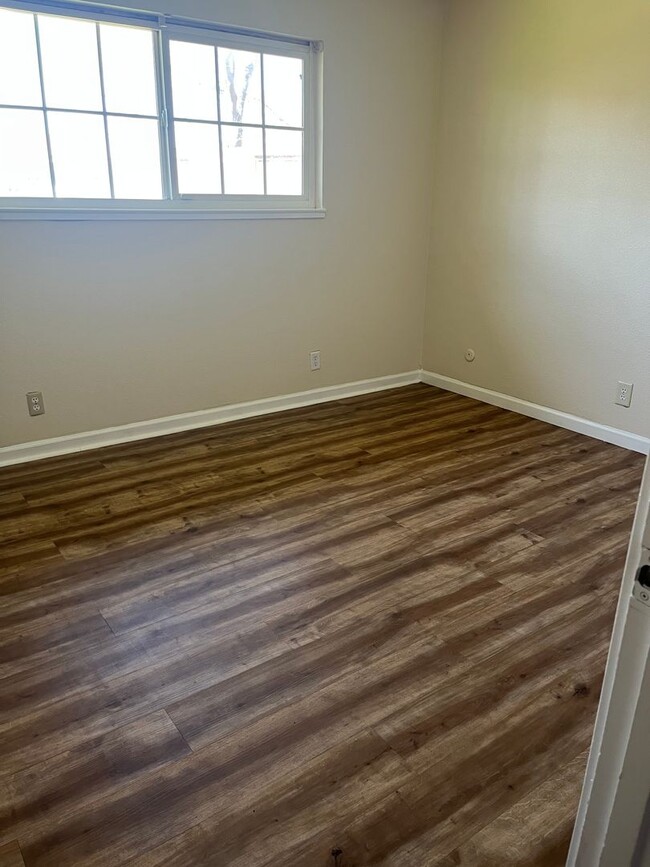 Building Photo - Beautiful Remodeled Home in North Merced